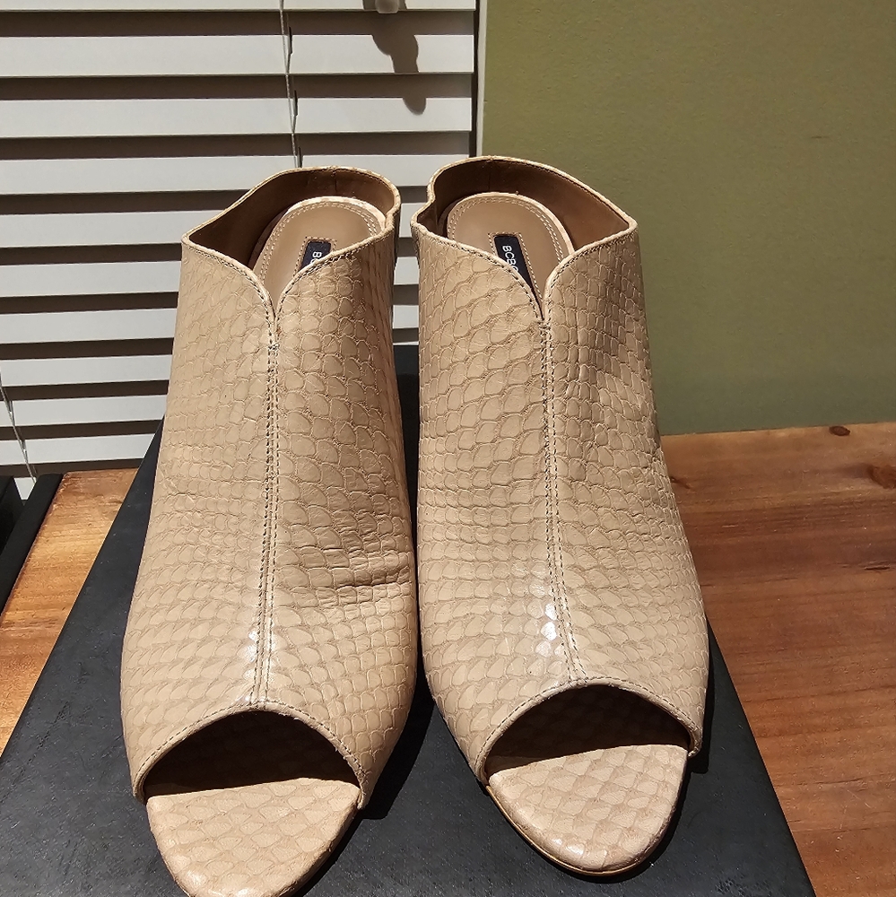 BCBG Snake Embossed Leather, 9.5 US
